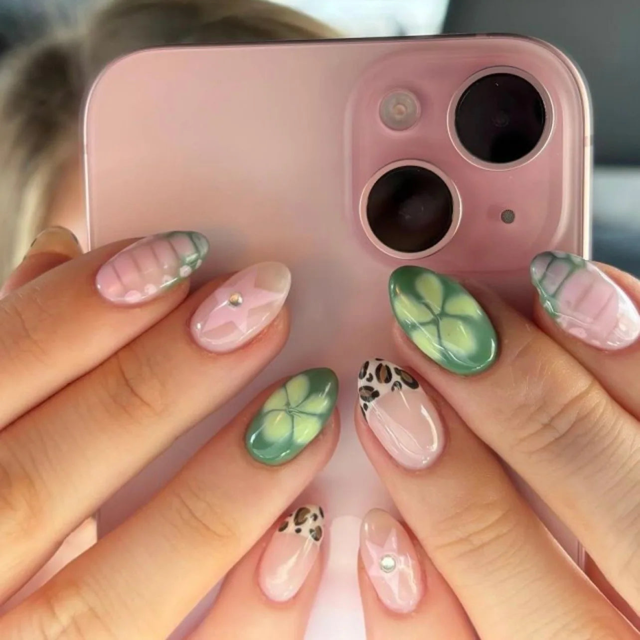 24pcs Women'S Nail Set Burgundy Almond Shape Medium Length Solid Color with Floral Golden Dust Design Fake Nails for Women/Girls