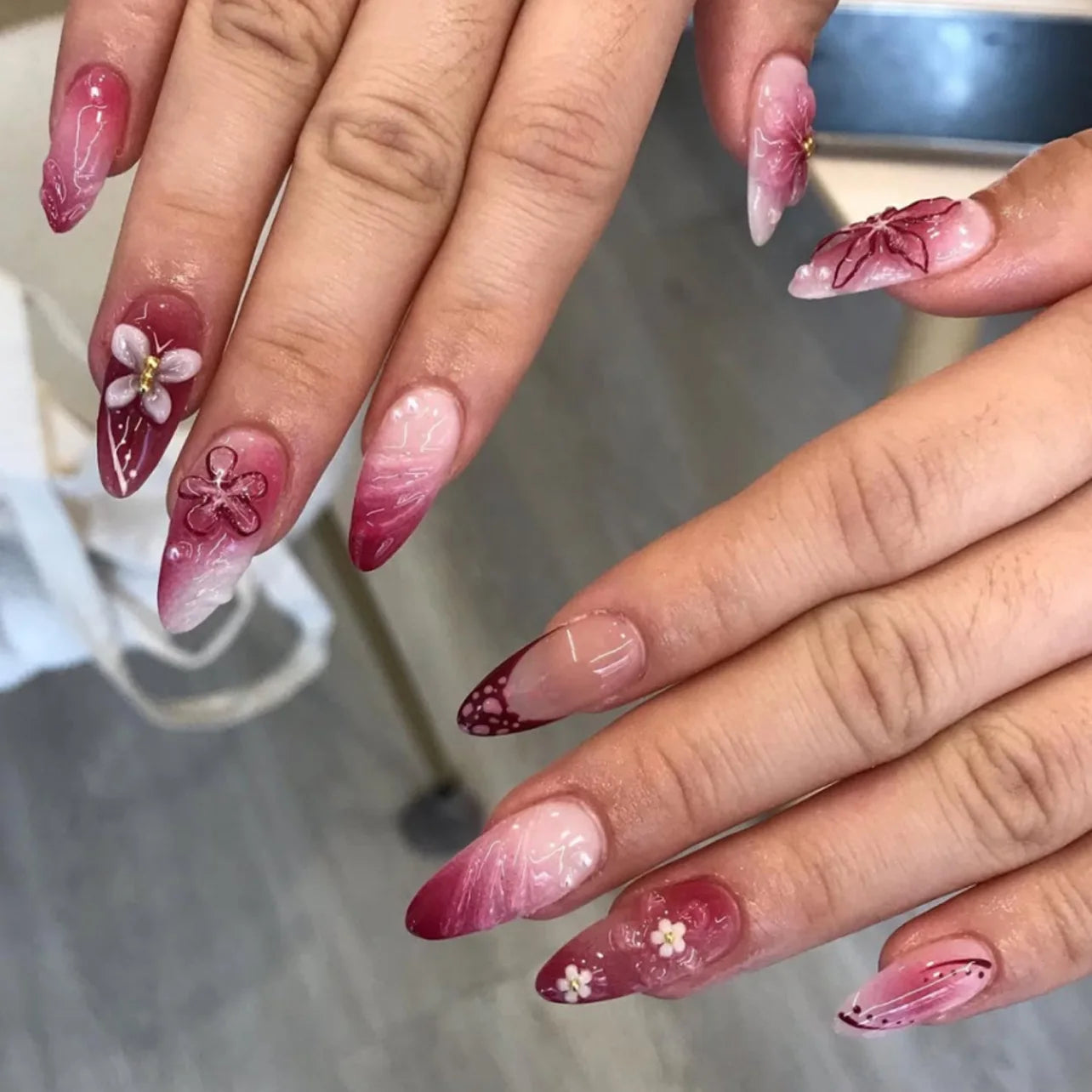 24Pcs Sweet Cool Almond Nail Set Press on Acrylic Nails 3D Floral Butterfly Fake Nail Full Cover French Tip Artificial Nails Art