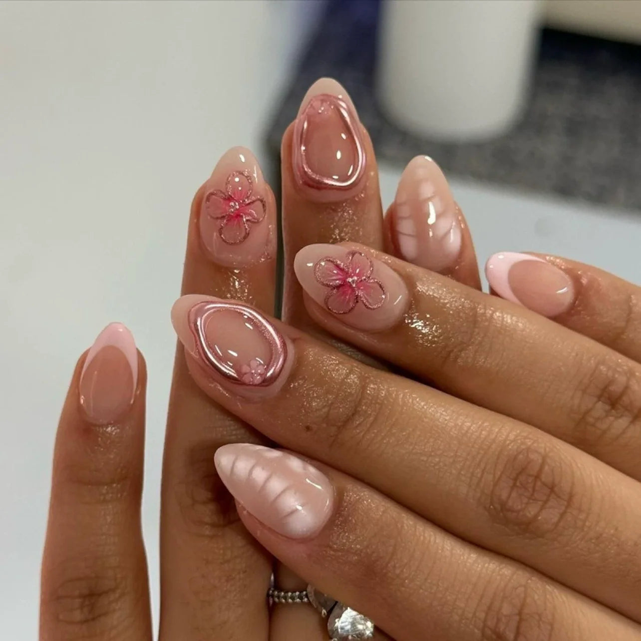 24Pcs Sweet Cool Almond Nail Set Press on Acrylic Nails 3D Floral Butterfly Fake Nail Full Cover French Tip Artificial Nails Art