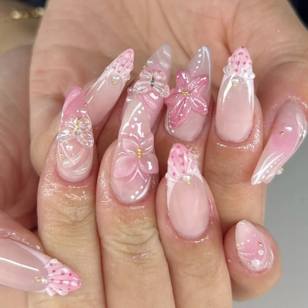 24Pcs Sweet Cool Almond Nail Set Press on Acrylic Nails 3D Floral Butterfly Fake Nail Full Cover French Tip Artificial Nails Art