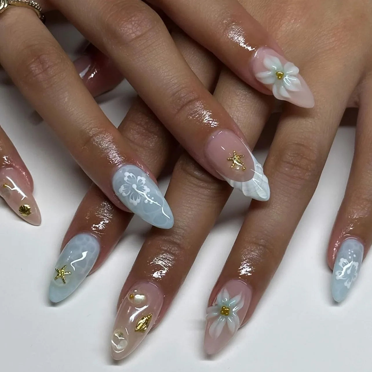 24Pcs Sweet Cool Almond Nail Set Press on Acrylic Nails 3D Floral Butterfly Fake Nail Full Cover French Tip Artificial Nails Art